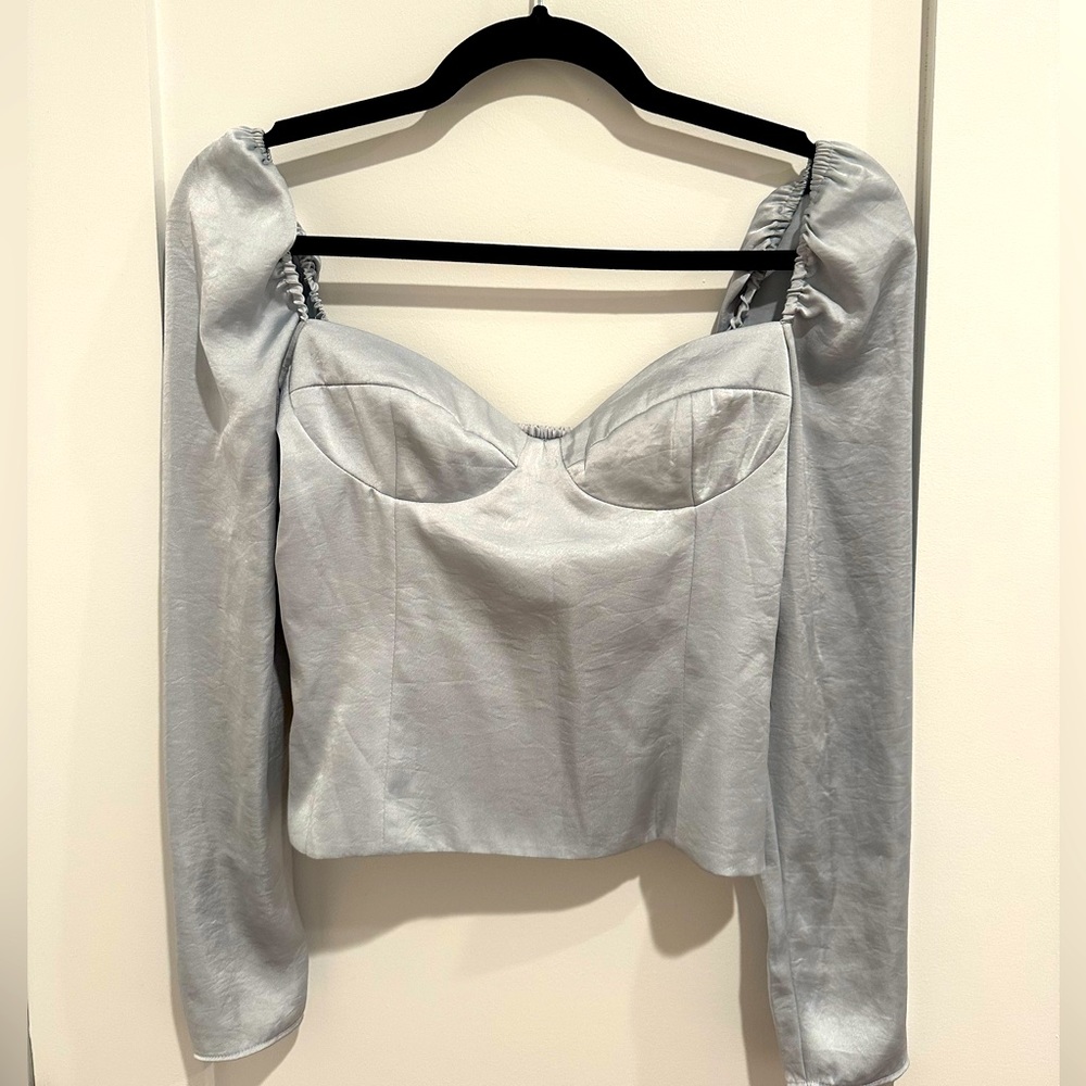 NEW! Beautiful silky top.